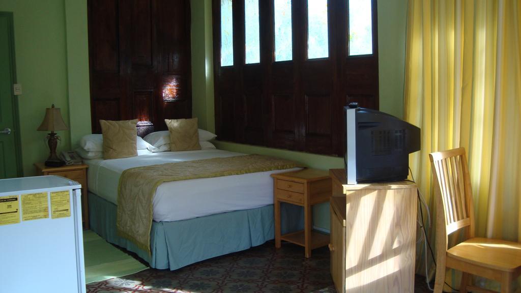 Heritage Inn Trinidad Belmont Esterno foto
