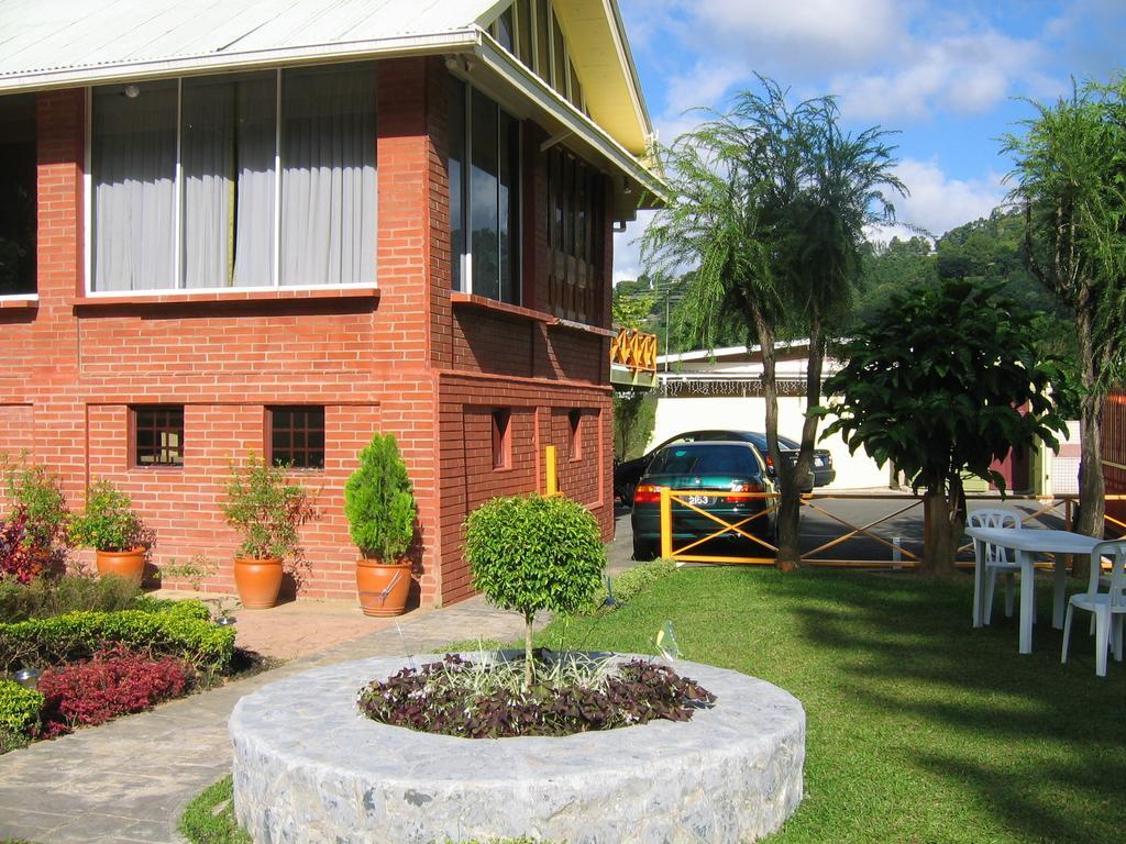 Heritage Inn Trinidad Belmont Esterno foto