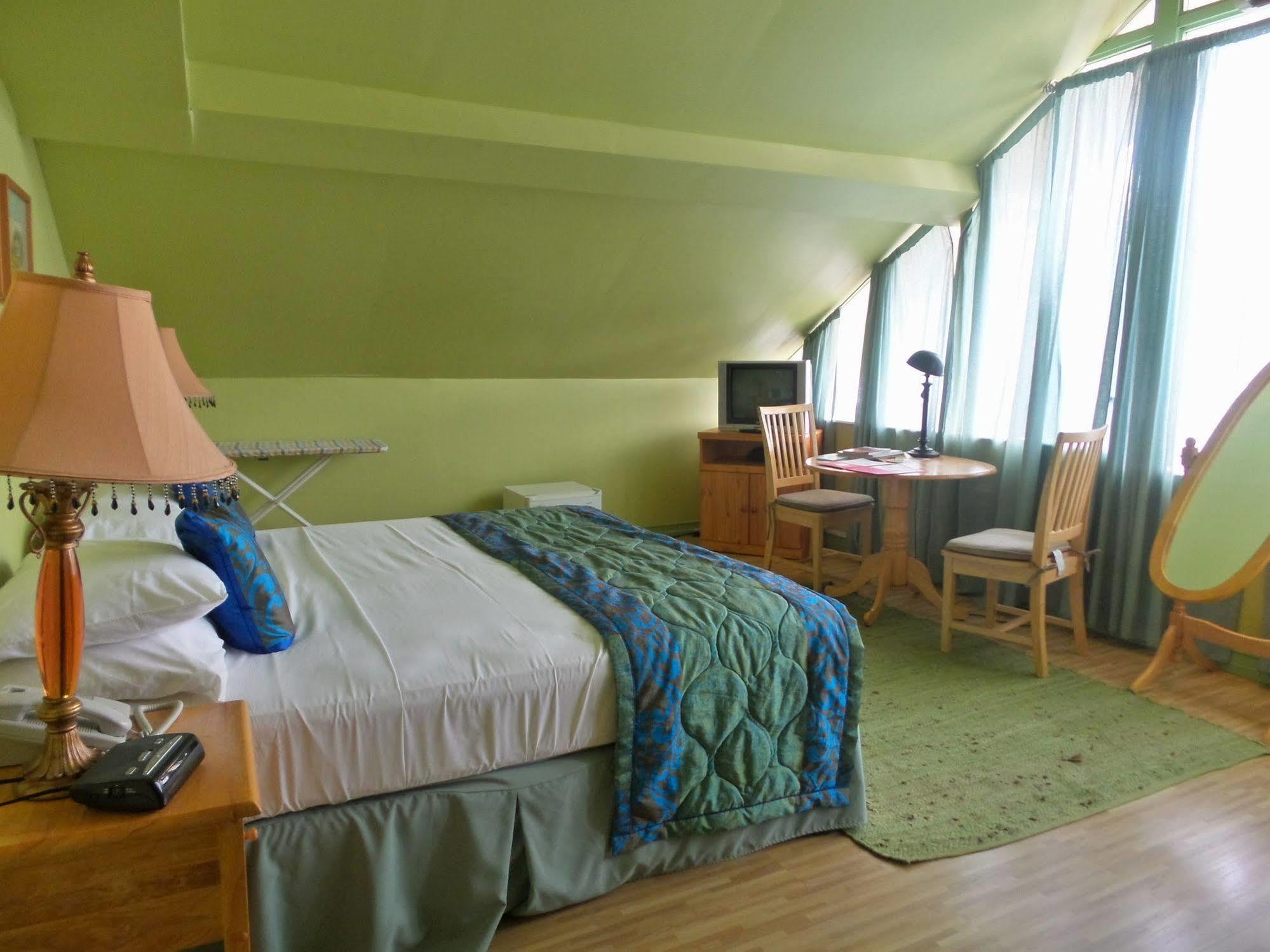 Heritage Inn Trinidad Belmont Esterno foto