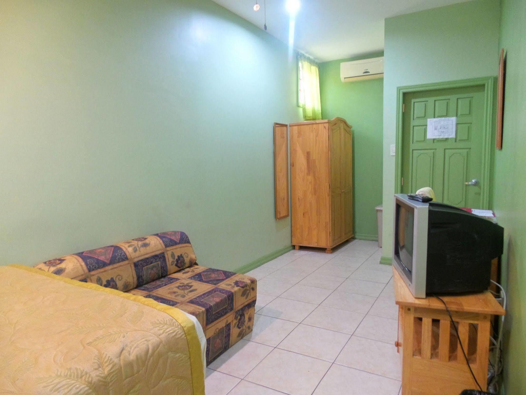 Heritage Inn Trinidad Belmont Esterno foto