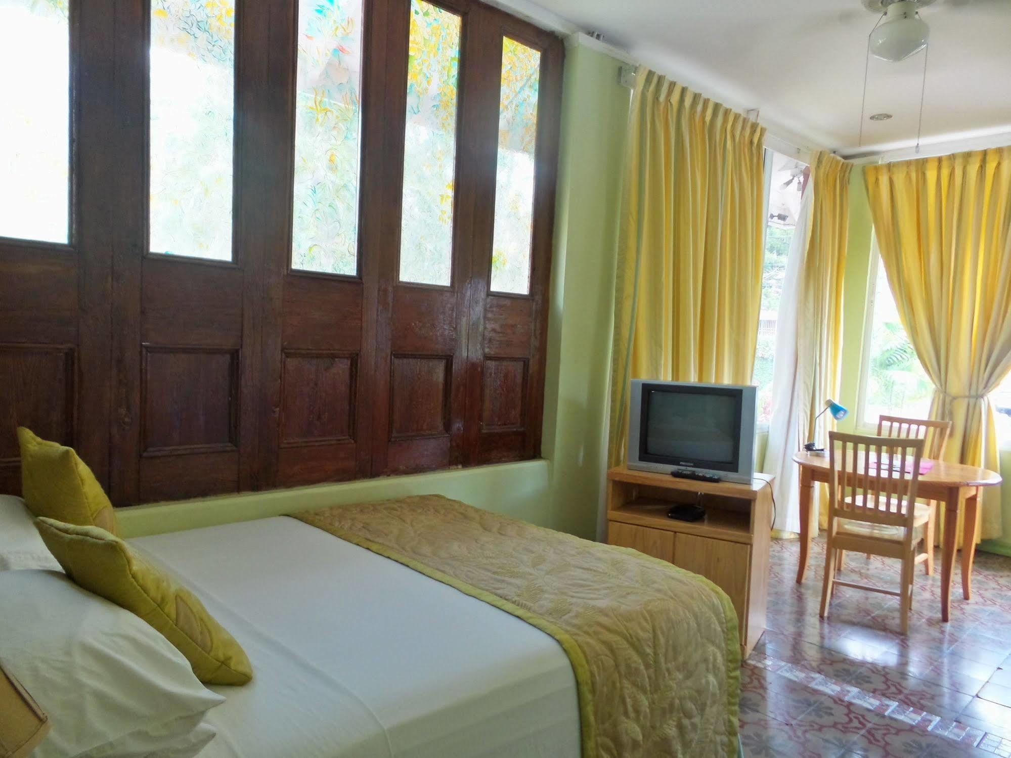 Heritage Inn Trinidad Belmont Esterno foto