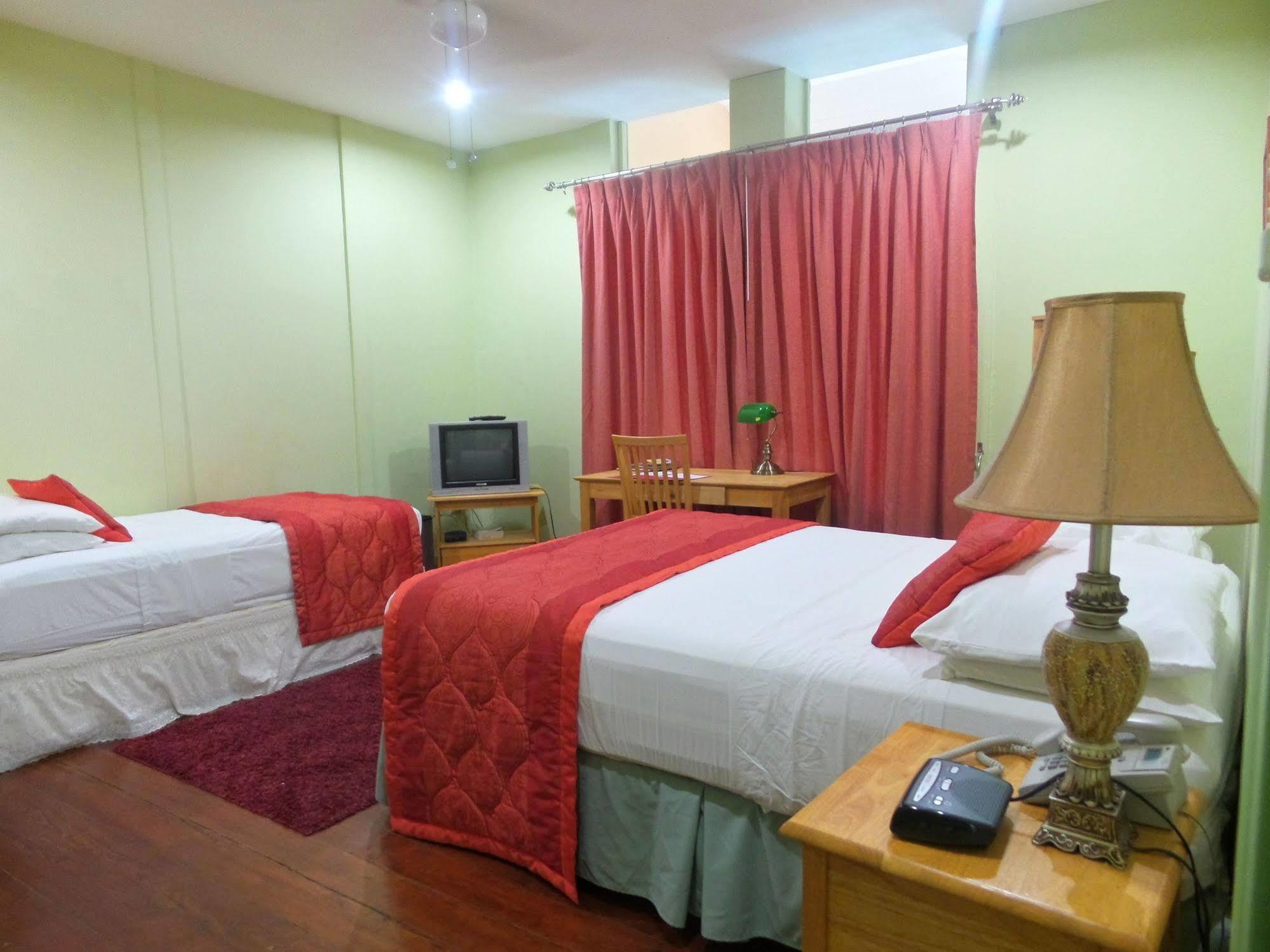 Heritage Inn Trinidad Belmont Esterno foto