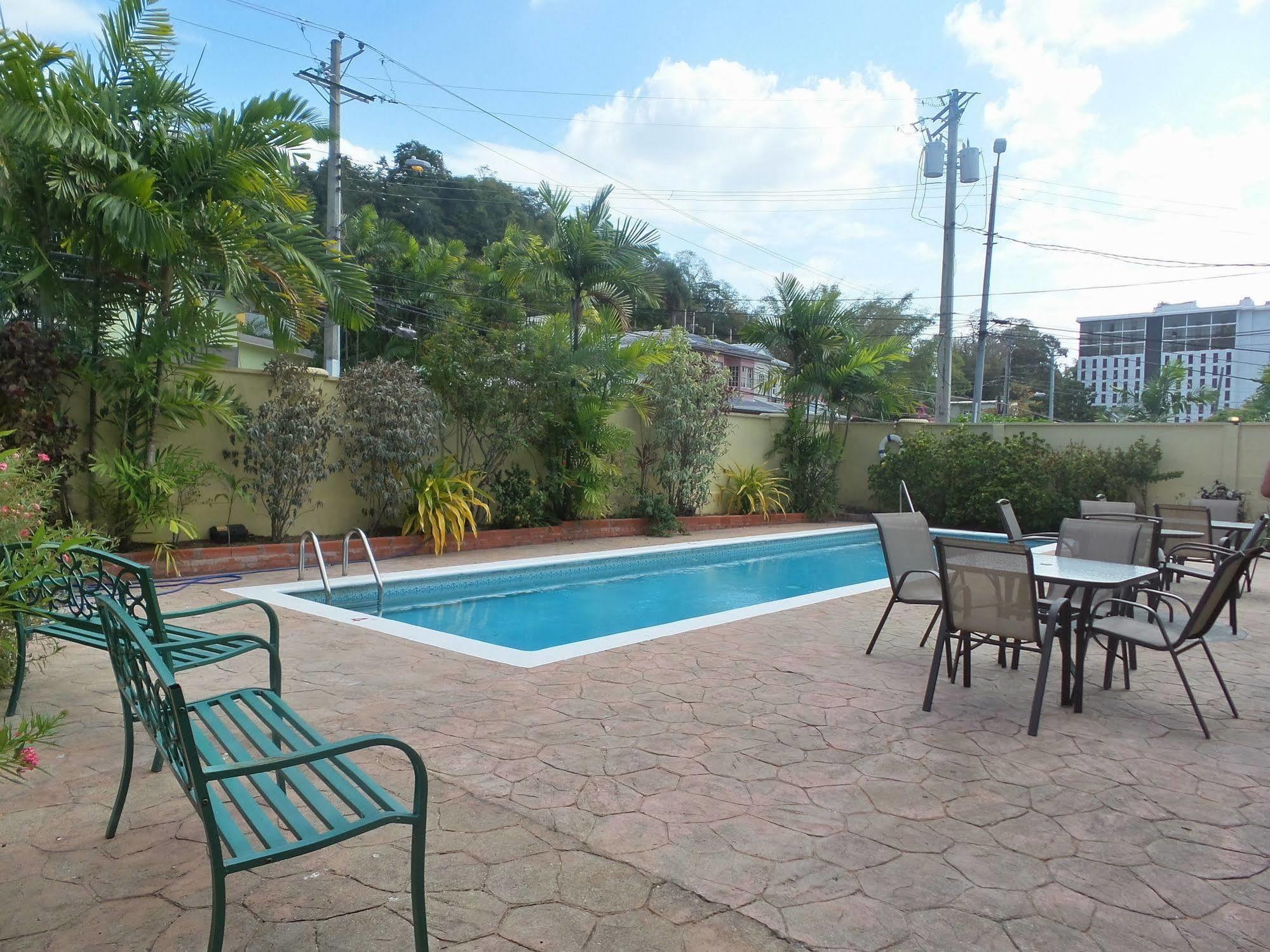 Heritage Inn Trinidad Belmont Esterno foto